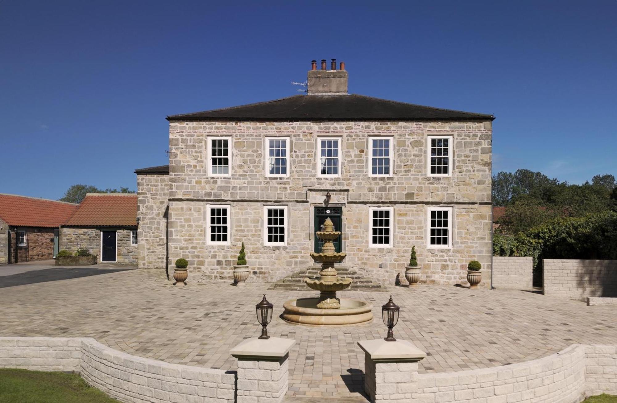Killerby Old Hall With Hot Tub And Swimming Pool Scarborough Exteriér fotografie